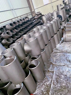 ASTM A234のステンレス鋼のティーSch40 Sch80 50mm 100mm 1000mmのサンドブラスティング